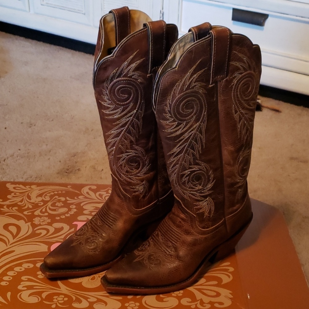 Ladies- brown leather cowboy boots by Justin